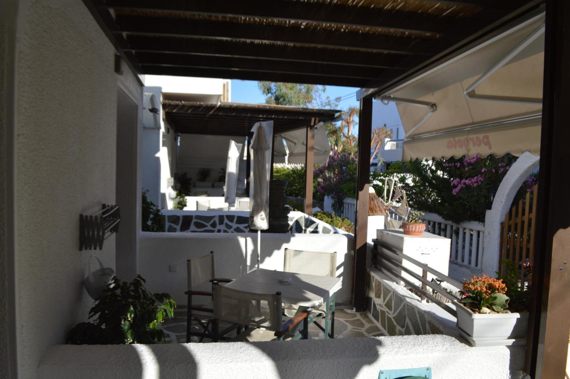 Pergola Aparthotel Livadi  Exterior photo